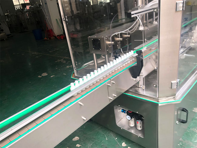 星火口服液小型定量灌裝機(jī)展示